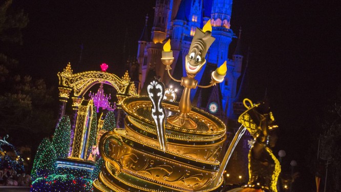 Desfile elétrico inteiramente alimentados por painéis solares de oito telhados de prédios
I Foto: TOKYO DISNEY RESORT / NYT